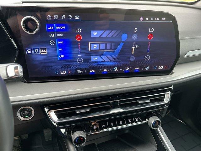 used 2024 Chevrolet Traverse car, priced at $42,995