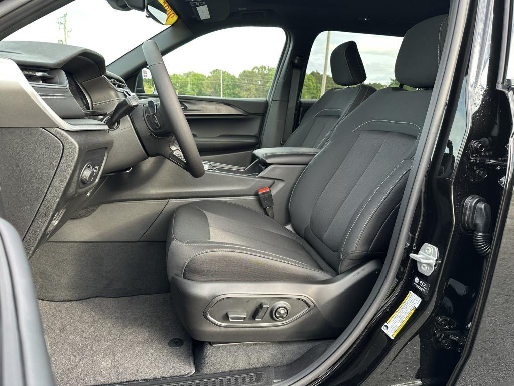 new 2025 Jeep Grand Cherokee L car, priced at $41,085