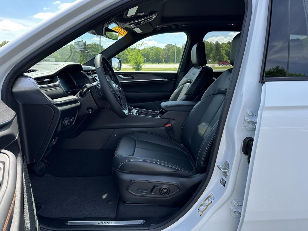 new 2025 Jeep Grand Cherokee car, priced at $51,971