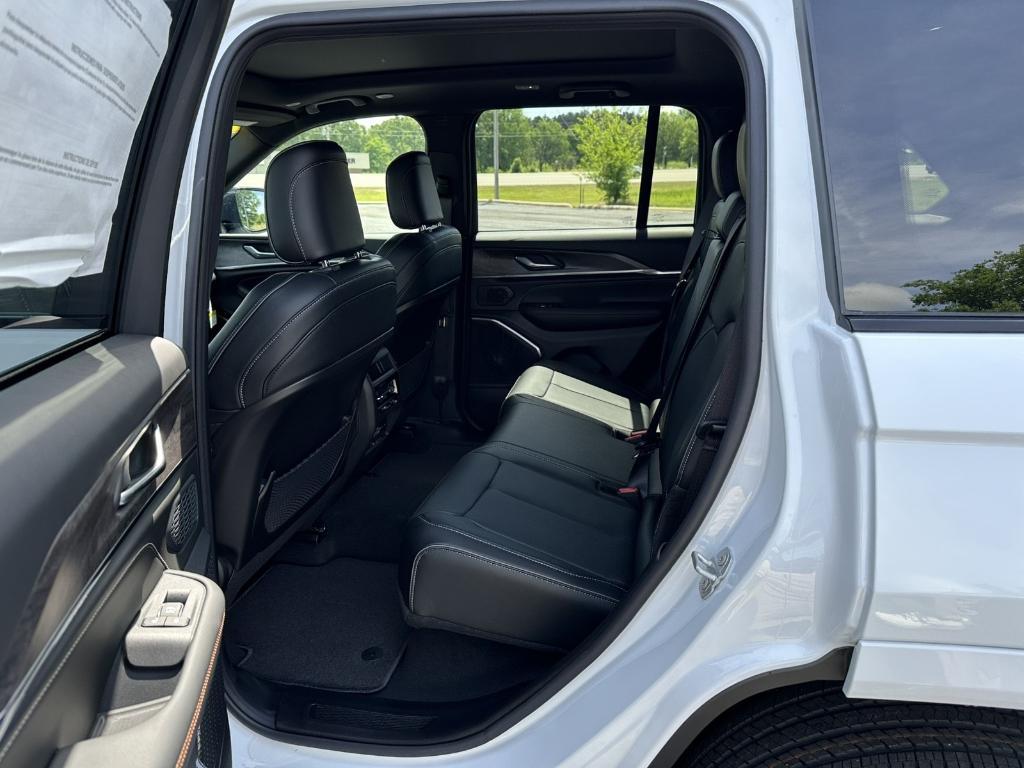 new 2025 Jeep Grand Cherokee car, priced at $55,471