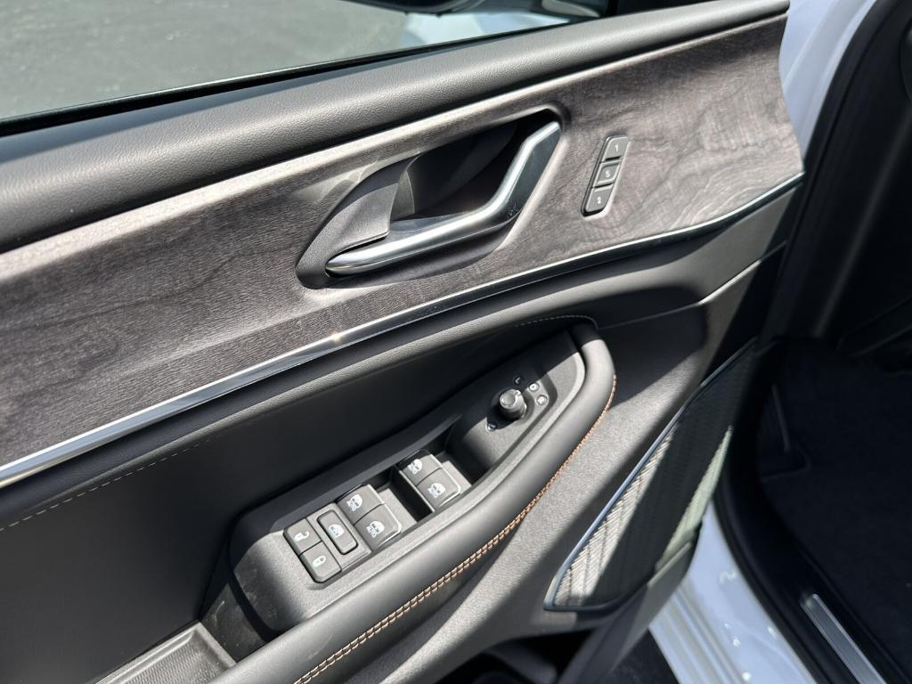new 2025 Jeep Grand Cherokee car, priced at $55,471
