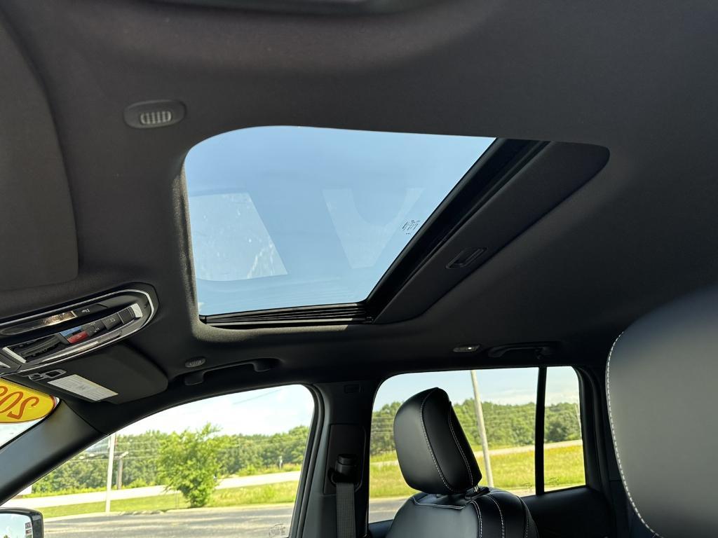 new 2025 Jeep Grand Cherokee car, priced at $40,260