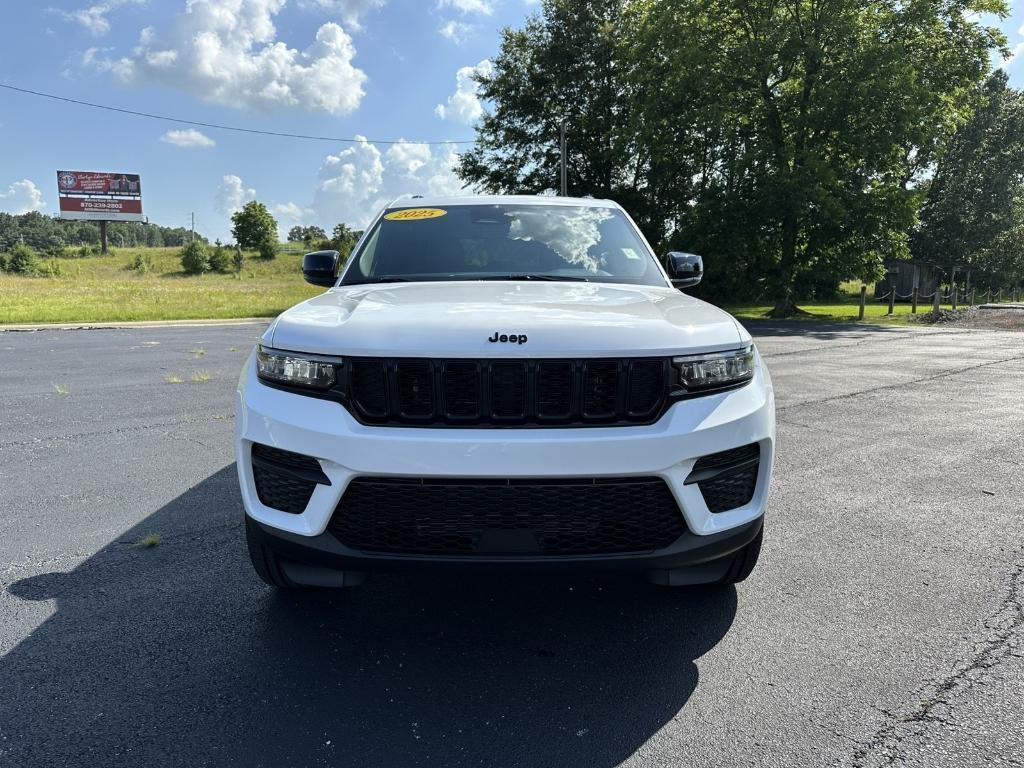 new 2025 Jeep Grand Cherokee car, priced at $40,260