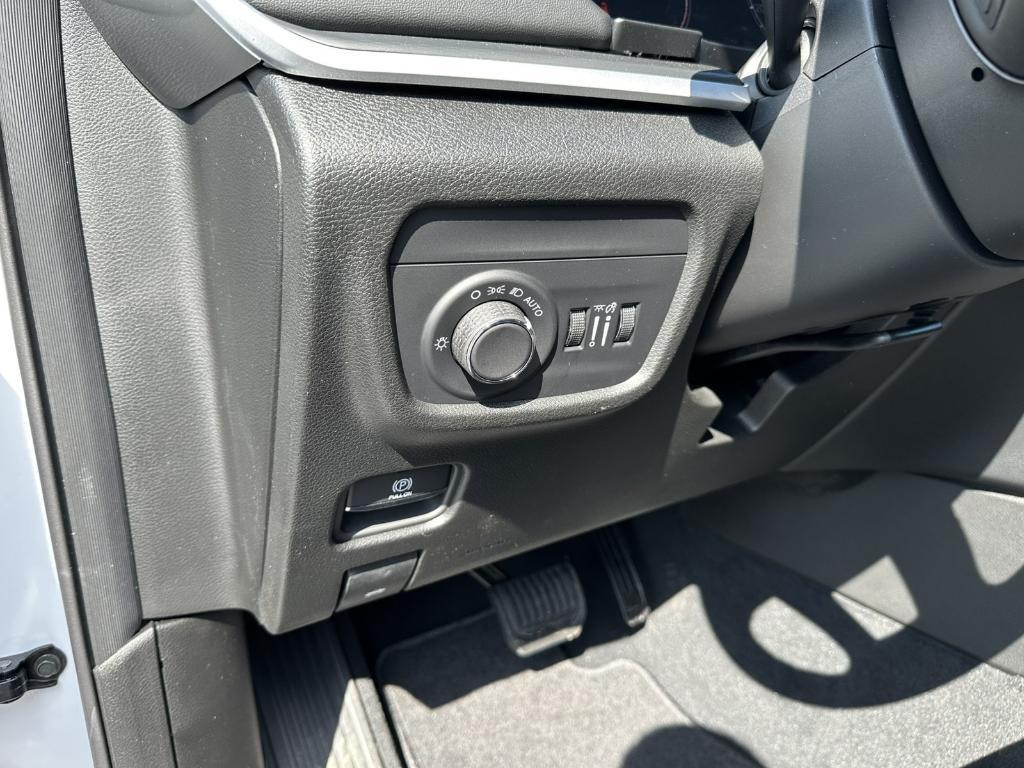 new 2025 Jeep Grand Cherokee car, priced at $40,260