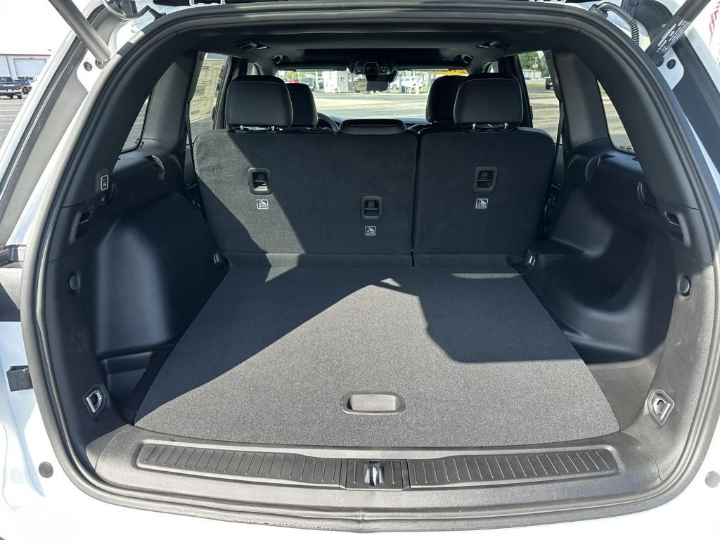 new 2025 Jeep Grand Cherokee car, priced at $40,260