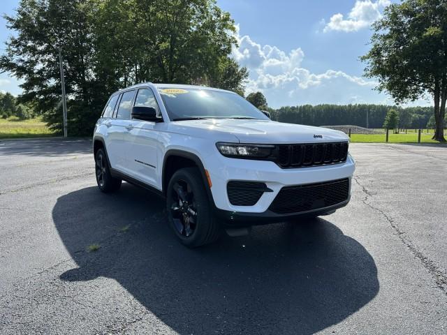 new 2025 Jeep Grand Cherokee car, priced at $42,760
