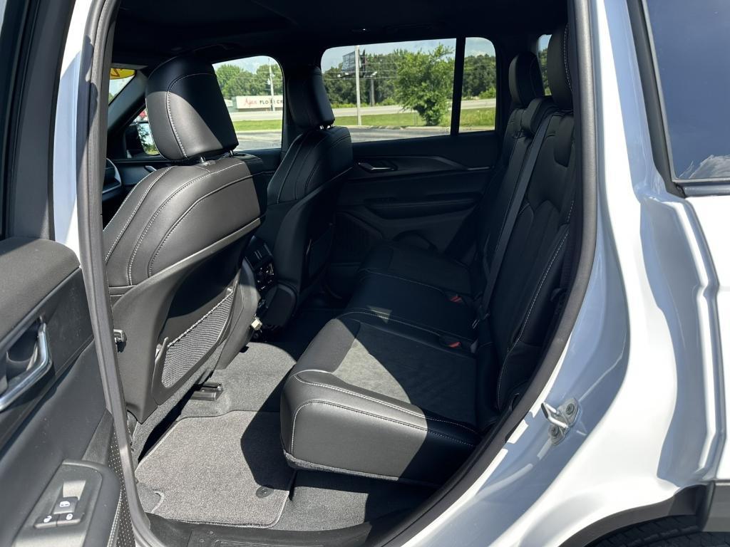 new 2025 Jeep Grand Cherokee car, priced at $40,260