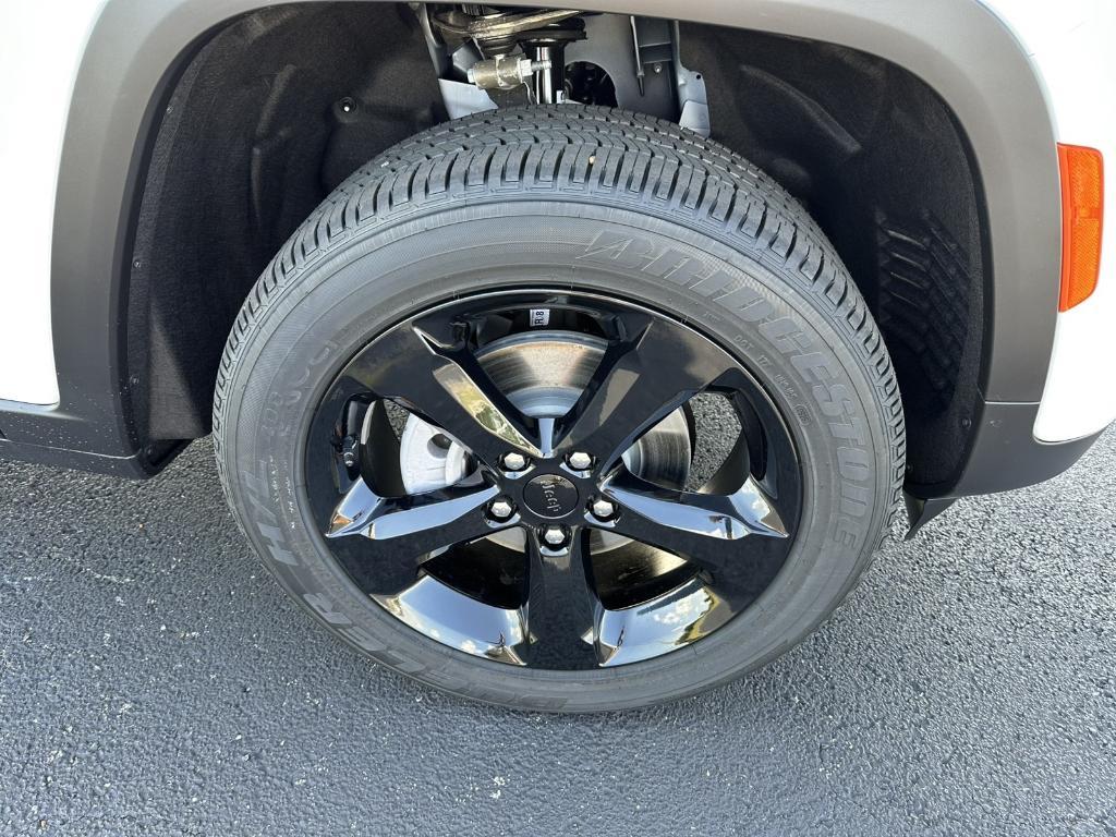 new 2025 Jeep Grand Cherokee car, priced at $40,260