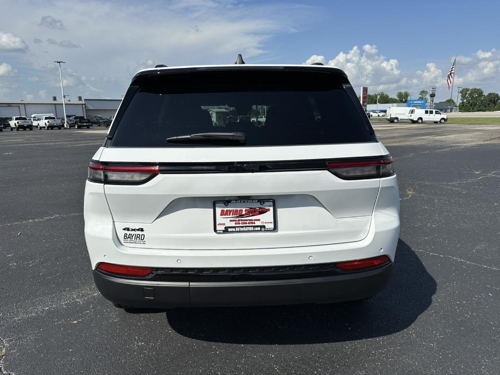 new 2025 Jeep Grand Cherokee car, priced at $40,260