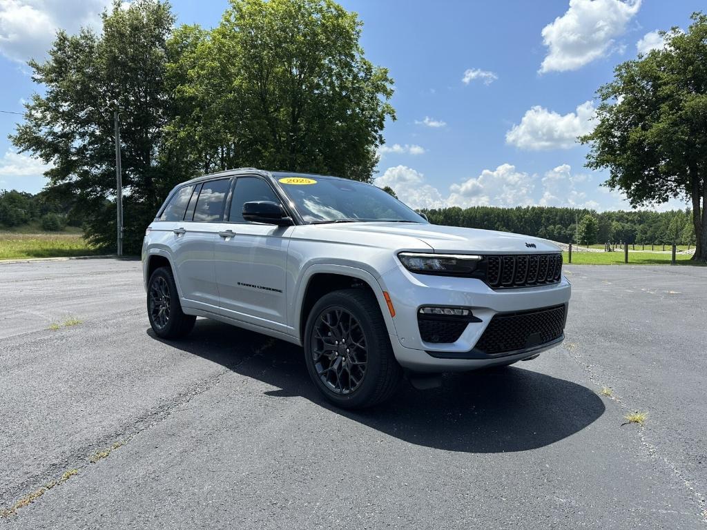 new 2025 Jeep Grand Cherokee car, priced at $59,050