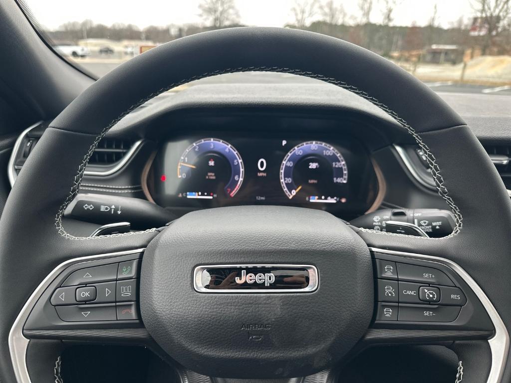 new 2025 Jeep Grand Cherokee car, priced at $42,717