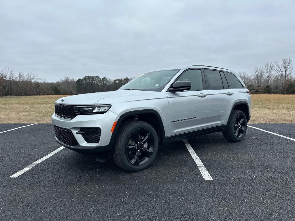 new 2025 Jeep Grand Cherokee car, priced at $44,175