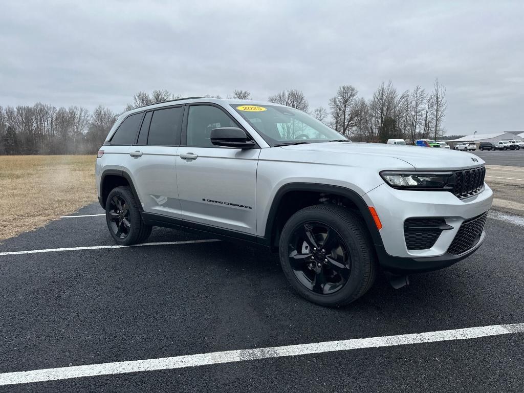 new 2025 Jeep Grand Cherokee car, priced at $42,717