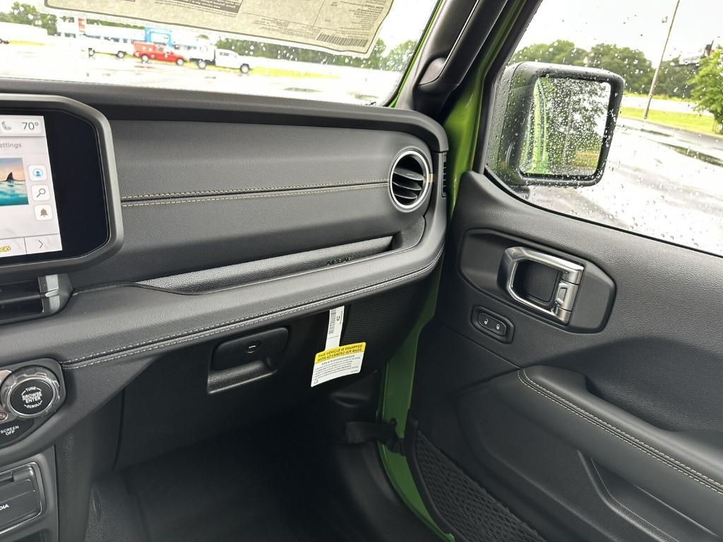 new 2025 Jeep Gladiator car, priced at $51,278
