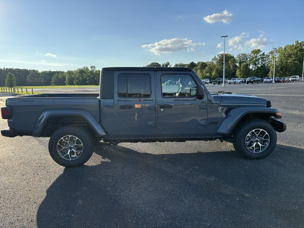 new 2025 Jeep Gladiator car, priced at $48,238