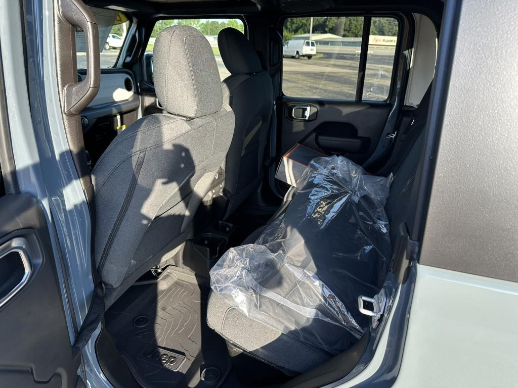 new 2025 Jeep Gladiator car, priced at $48,238