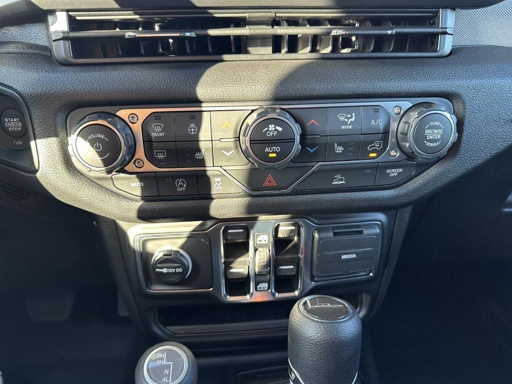 new 2025 Jeep Gladiator car, priced at $48,238