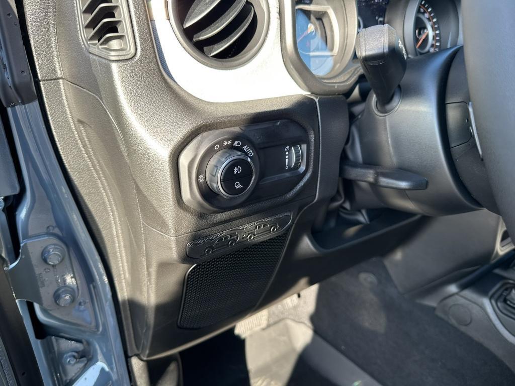 new 2025 Jeep Gladiator car, priced at $48,238