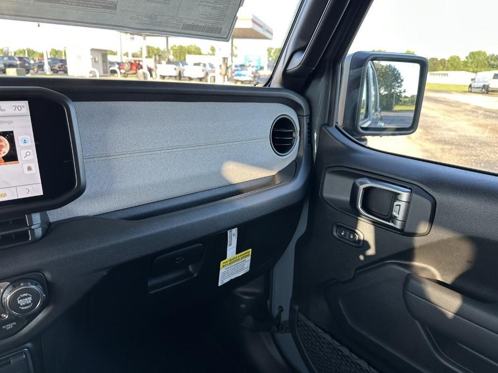 new 2025 Jeep Gladiator car, priced at $48,238