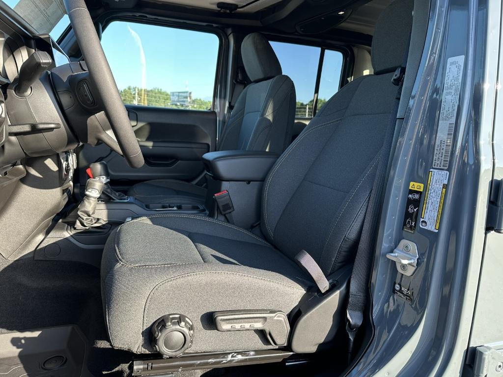 new 2025 Jeep Gladiator car, priced at $48,238