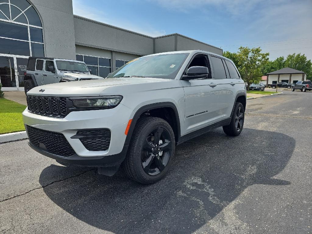 new 2024 Jeep Grand Cherokee car, priced at $40,753