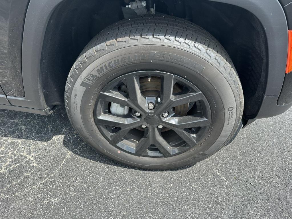 used 2022 Jeep Grand Cherokee car, priced at $31,800