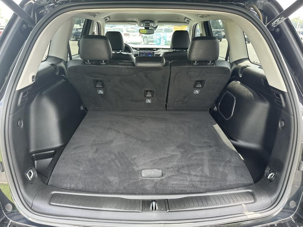used 2022 Jeep Grand Cherokee car, priced at $31,800