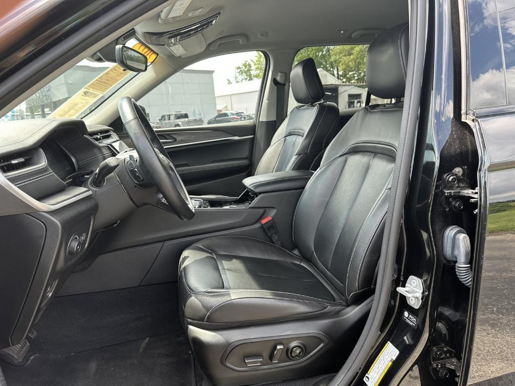 used 2022 Jeep Grand Cherokee car, priced at $31,800