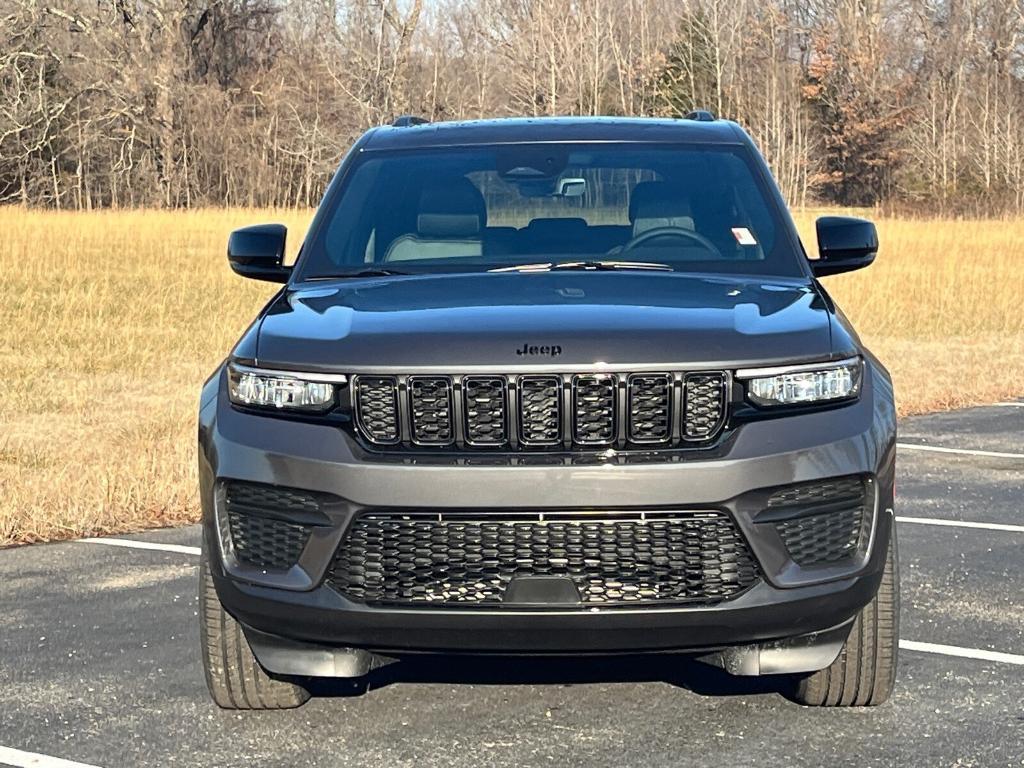 new 2025 Jeep Grand Cherokee car, priced at $44,175