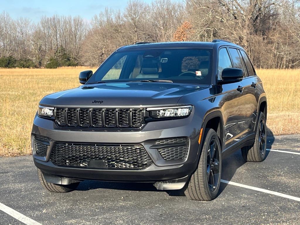 new 2025 Jeep Grand Cherokee car, priced at $44,175