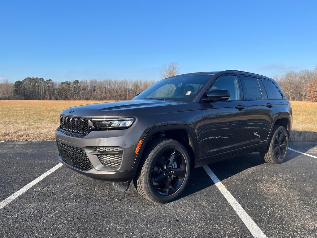 new 2025 Jeep Grand Cherokee car, priced at $44,175