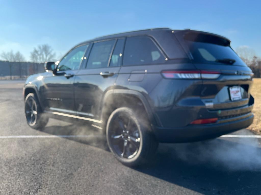 new 2025 Jeep Grand Cherokee car, priced at $44,175