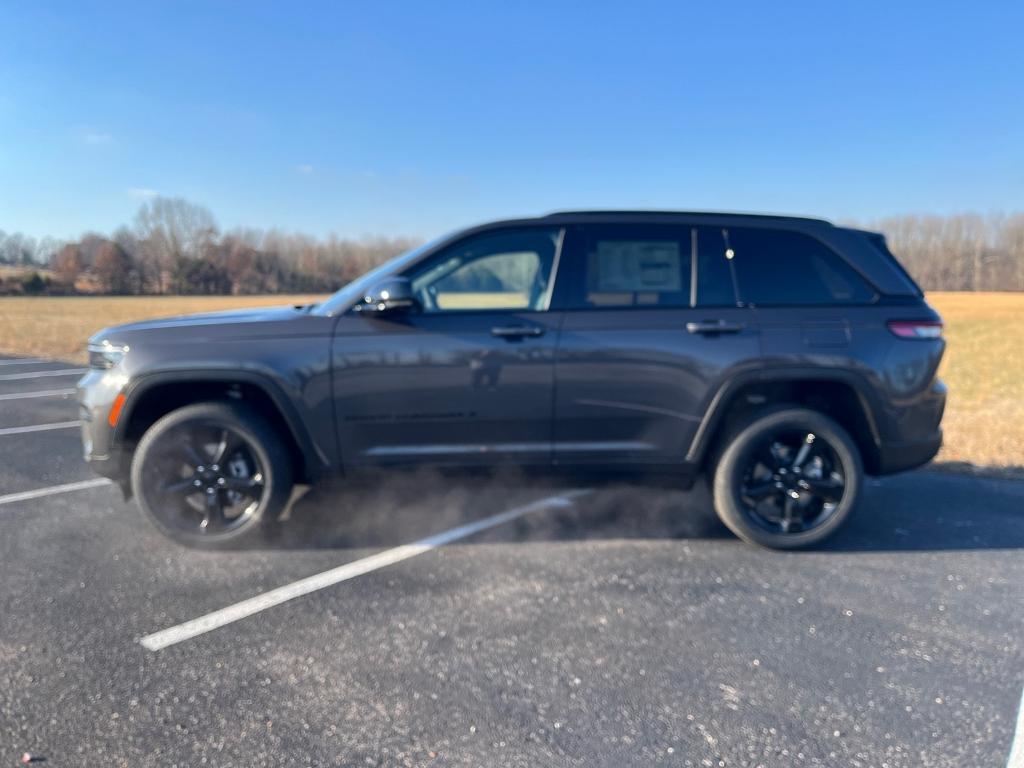 new 2025 Jeep Grand Cherokee car, priced at $44,175