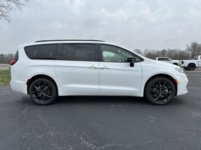 new 2024 Chrysler Pacifica car, priced at $53,188
