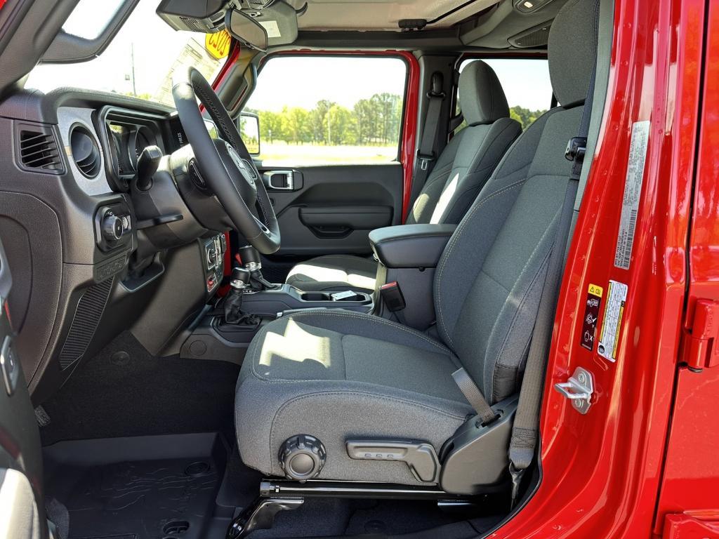 new 2025 Jeep Wrangler car, priced at $51,085