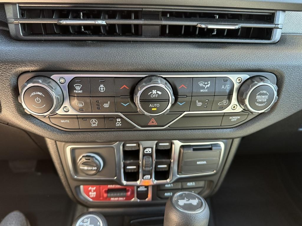 new 2025 Jeep Wrangler car, priced at $51,085