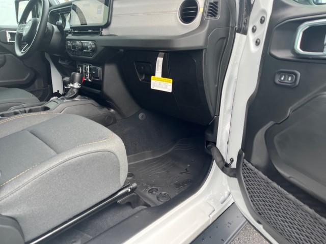 new 2025 Jeep Wrangler car, priced at $41,728