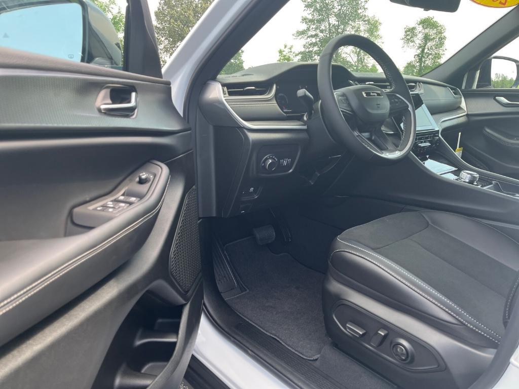 new 2025 Jeep Grand Cherokee L car, priced at $44,477