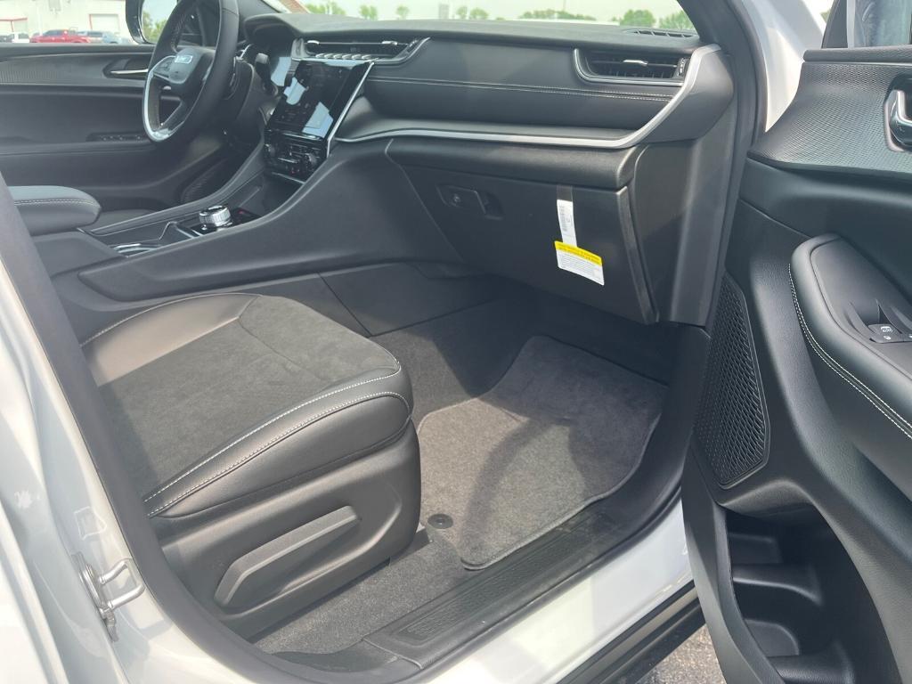 new 2025 Jeep Grand Cherokee L car, priced at $44,477