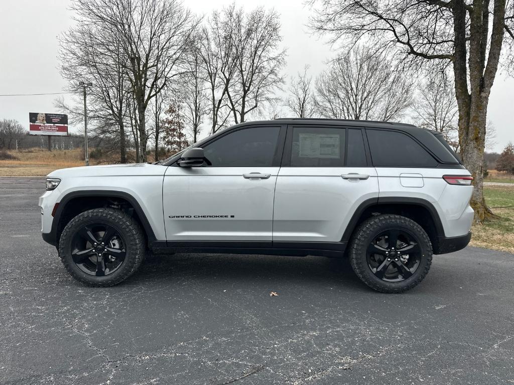 new 2025 Jeep Grand Cherokee car, priced at $44,175