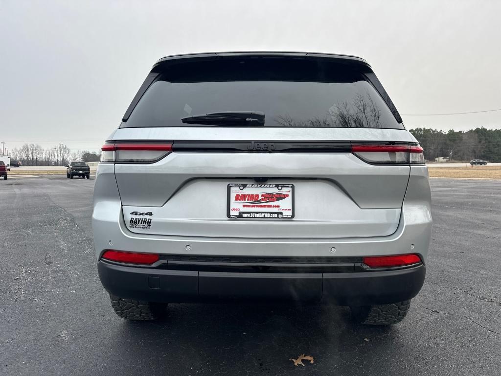 new 2025 Jeep Grand Cherokee car, priced at $44,175