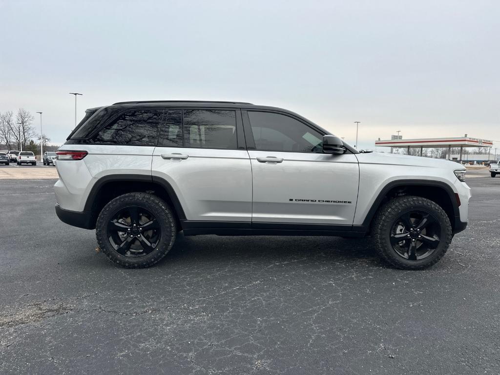 new 2025 Jeep Grand Cherokee car, priced at $44,175