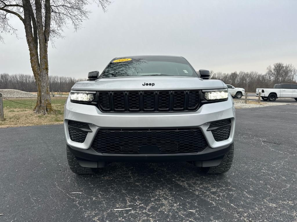 new 2025 Jeep Grand Cherokee car, priced at $44,175