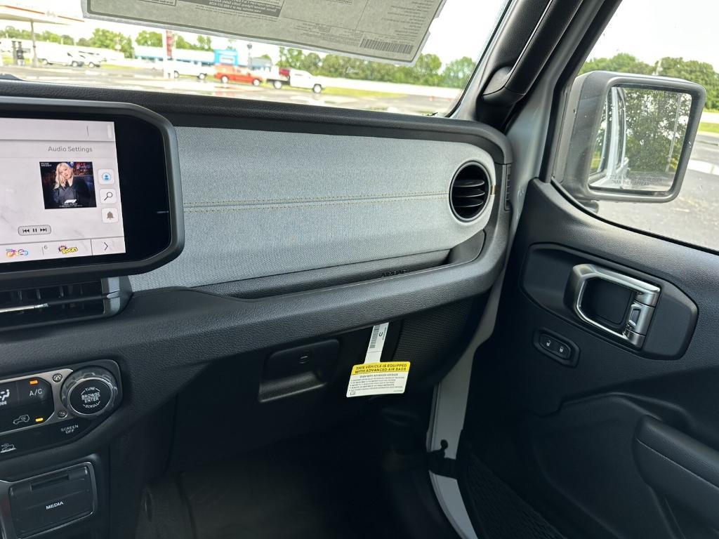 new 2025 Jeep Gladiator car, priced at $38,557