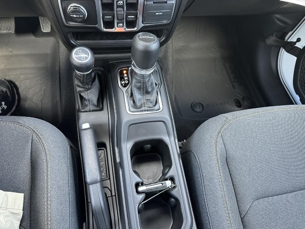 new 2025 Jeep Gladiator car, priced at $38,557
