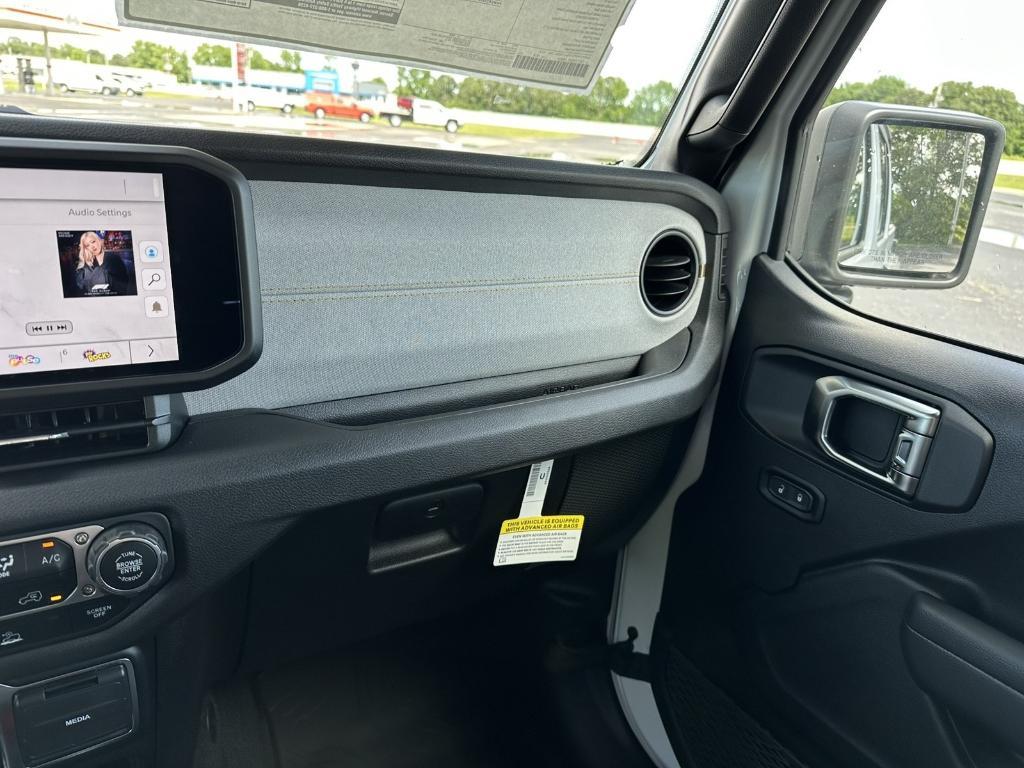 new 2025 Jeep Gladiator car, priced at $40,802
