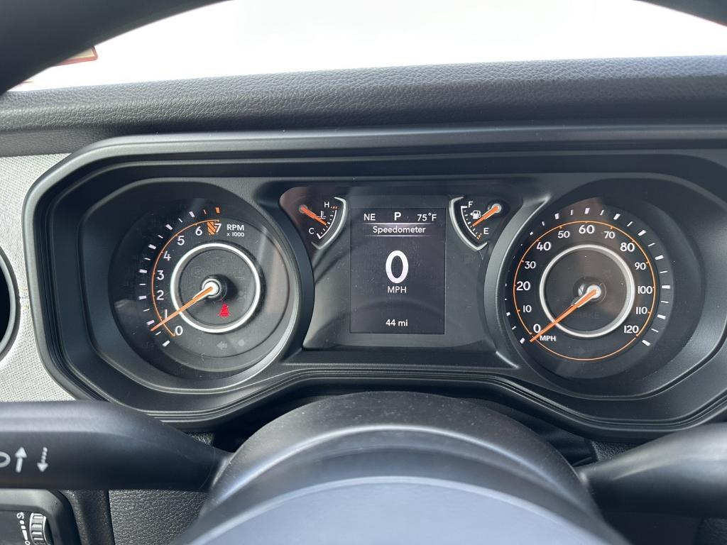 new 2025 Jeep Gladiator car, priced at $38,557