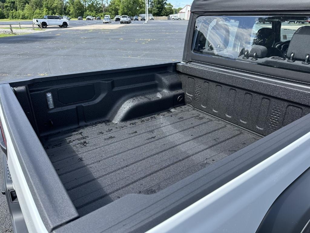 new 2025 Jeep Gladiator car, priced at $38,557