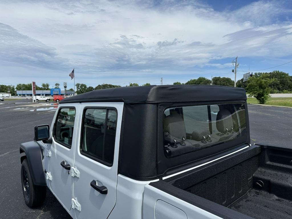 new 2025 Jeep Gladiator car, priced at $38,557