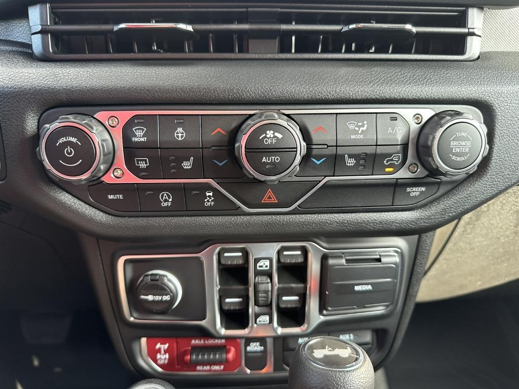 new 2025 Jeep Wrangler car, priced at $54,580